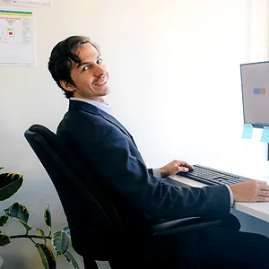 Makarni at his desk in the SEO Expert Gold Coast office